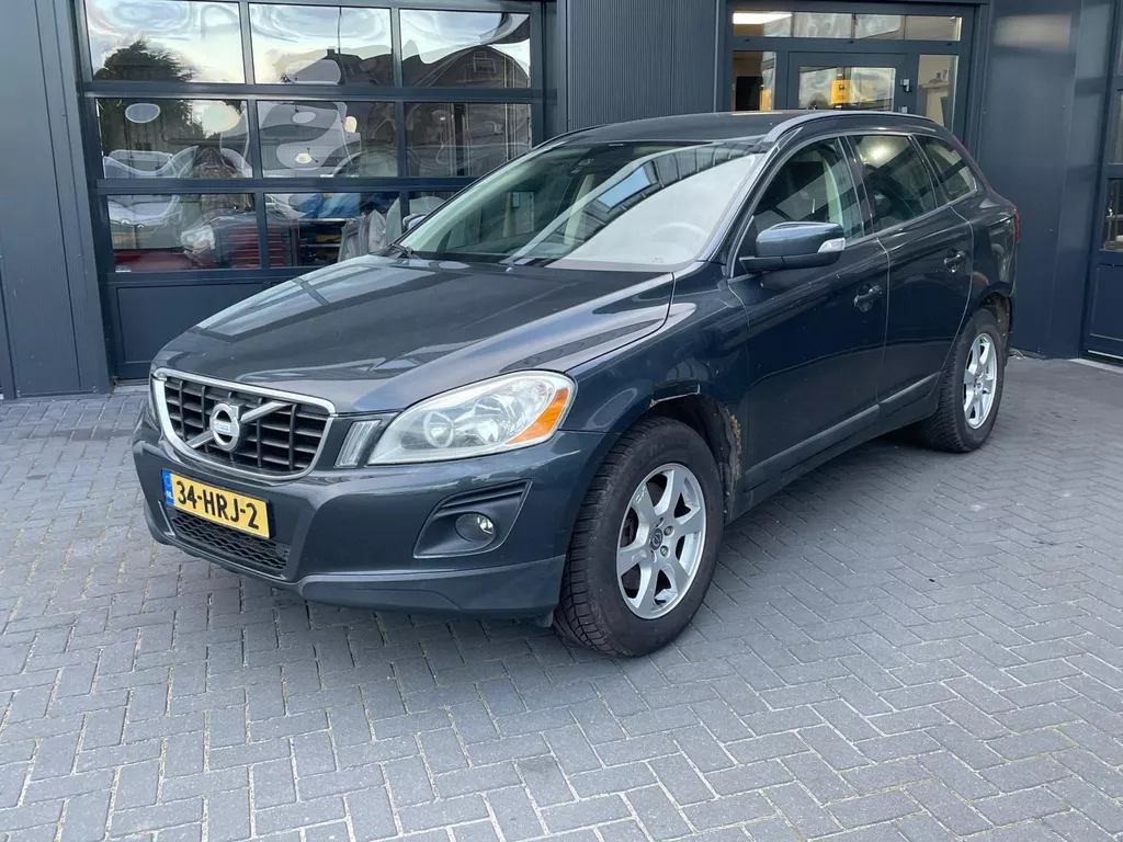 Volvo XC60 2.4D AWD Kinetic |NAP | AWD