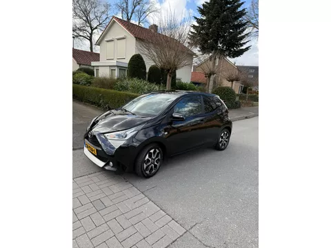 Toyota Aygo 1.0 VVT-i x-first