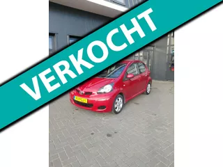 Toyota Aygo 1.0-12V Aspiration Red Navigator